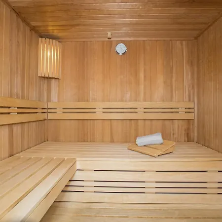 Appartement Deluxe For 5 - Sauna & Pool - Free Parking *