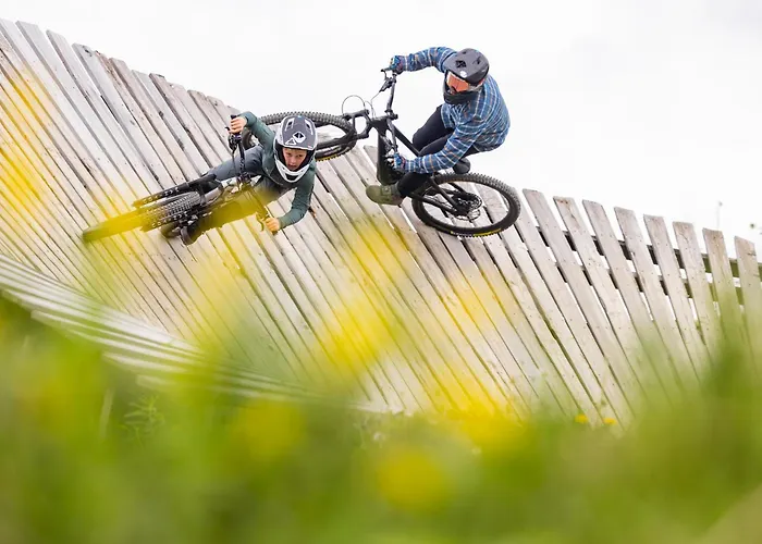 Deluxe For 5 - Sauna & Pool - Free Parking *